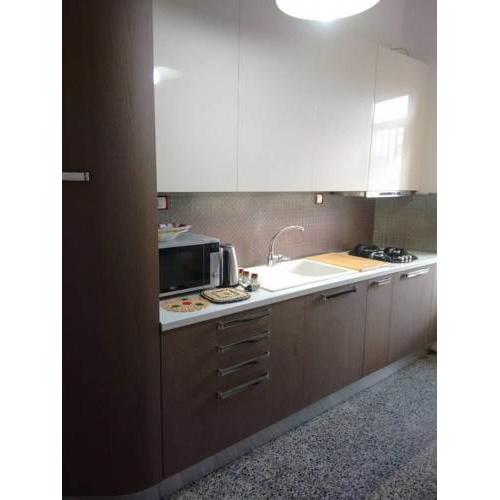 Just Renovated Studio very close to port or centre