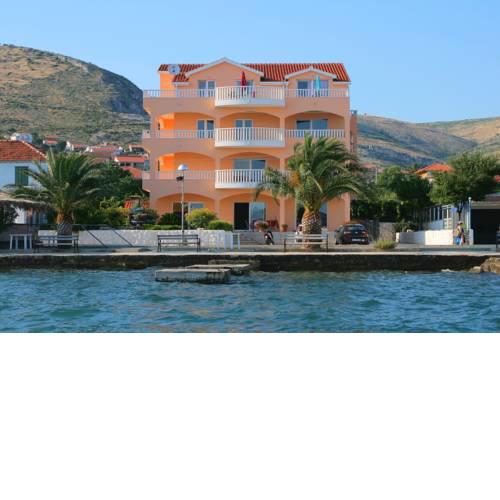 Kaja - right next to the beach