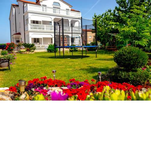 Kaja Apartments