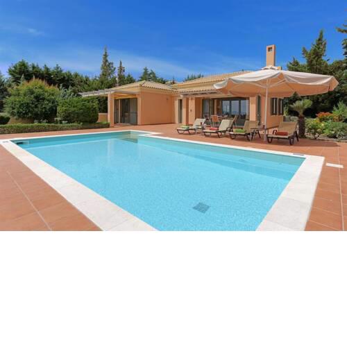 Kaligata Villa Sleeps 4 with Pool Air Con and WiFi