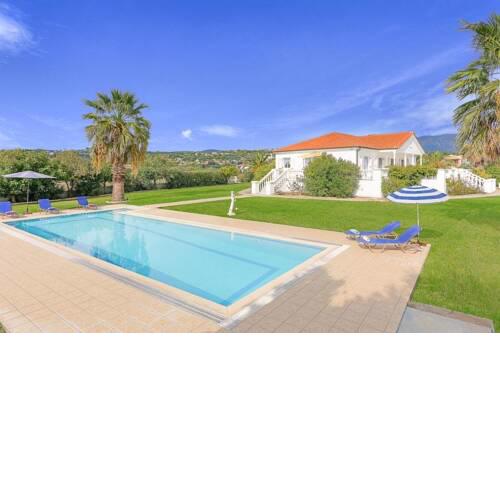 Kaligata Villa Sleeps 7 with Pool Air Con and WiFi