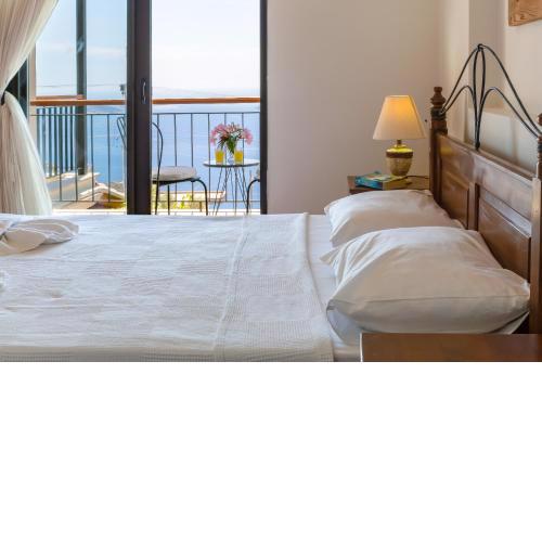 Kalkan Peak House - 4-bedroom villa with stunning Bay view