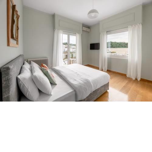 Kallimarmaro Exclusive 3 bdrm Apt w Acropolis and Stadium view