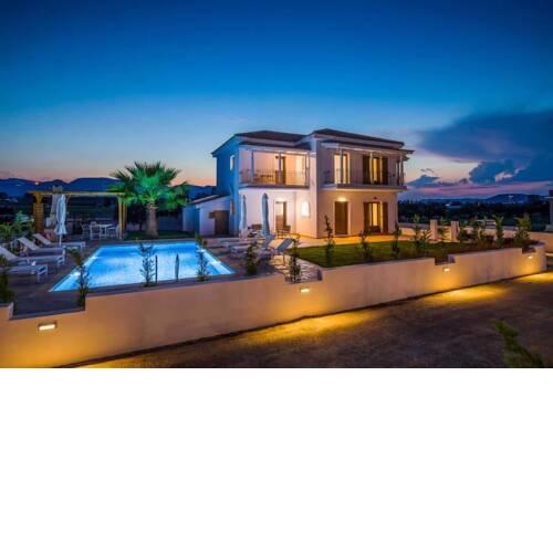 Kalpaki Villa Sleeps 9 with Pool Air Con and WiFi