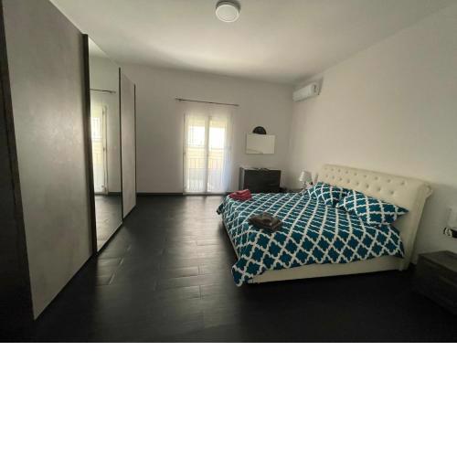 KAM DELUXE Intero appartamento 130 mq 5 posti Letto 2 camere matrimoniali zona giorno con divano letto, 1 bagno , break room e ripostiglio