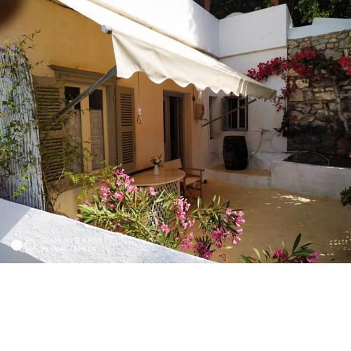 Kaminia Cozy House