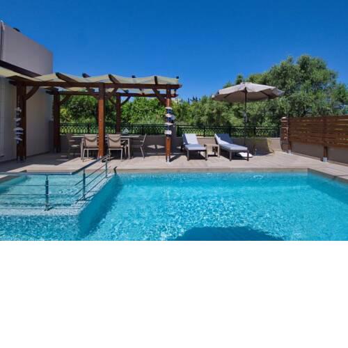 Kamisiana Villa Sleeps 7 with Pool and Air Con