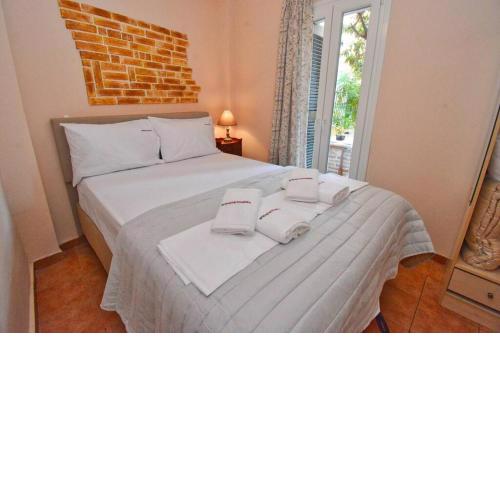 Kampielos Homes - with Garden