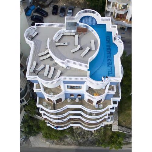 Kanes Central Apartment free Rooftop Pool access