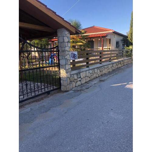 Karaiskaki Beach House