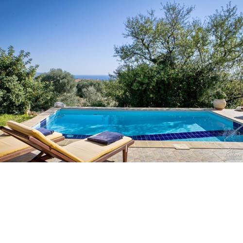 Karavadhos Villa Sleeps 4