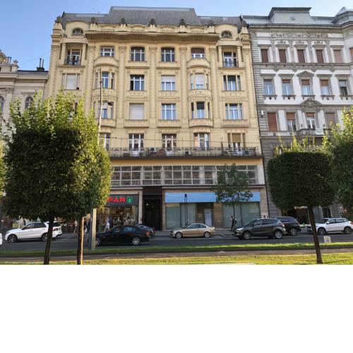 Karoly King New Apartment
