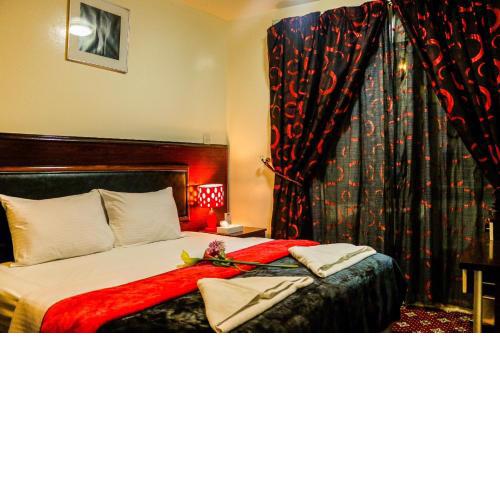 Karoon Hotel