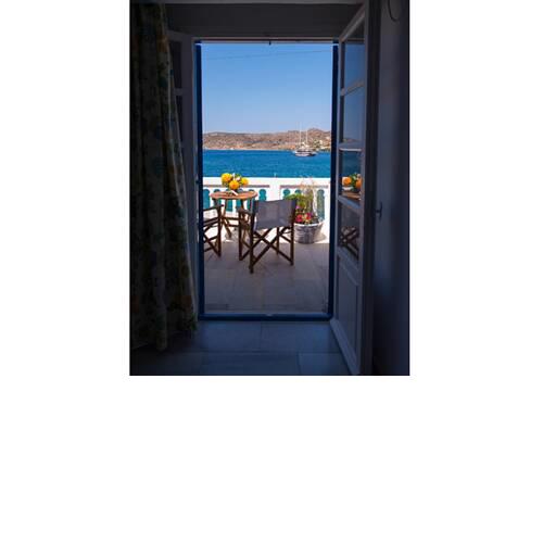 Katapola Vekris apartments