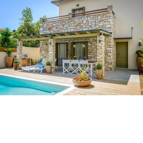 Kato Gatzea Villa Sleeps 6 with Pool Air Con and WiFi