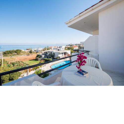 Kato Stalos Apartment Sleeps 3 with Pool Air Con and WiFi