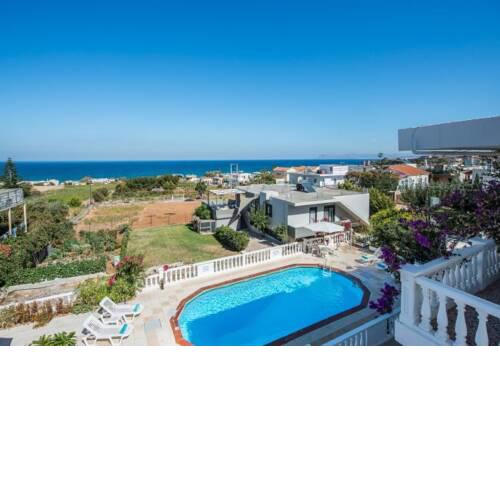 Kato Stalos Apartment Sleeps 5 with Pool Air Con and WiFi