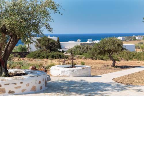Katoikia, Cycladic house near Lolantonis beach