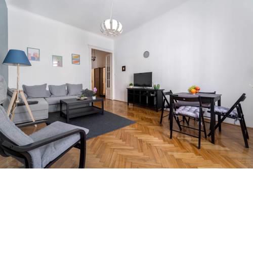 Katona Apartment Downtown & Quiet Neighborhood