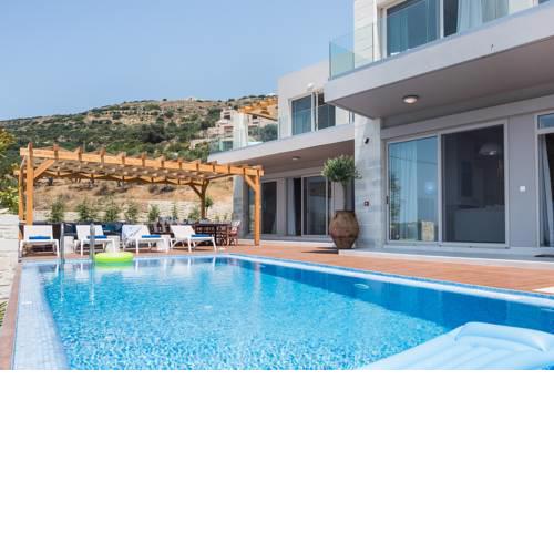 Kavousi Villa Sleeps 12 with Pool Air Con and WiFi