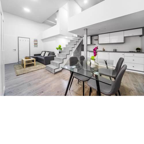 Kertesz Designer Apartments With Aircon