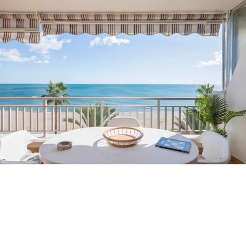 KEYFAMILY Aguamarina Front the sea Free Parking