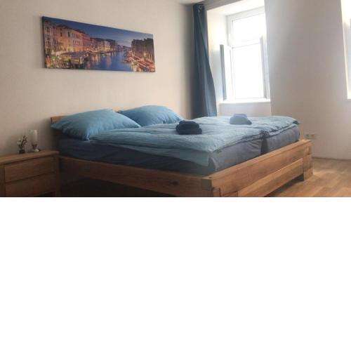 King Bed Home with Smart Tv, Perfect for groups of 4