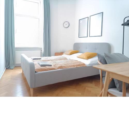 King bed room Netflix central and near metro 83
