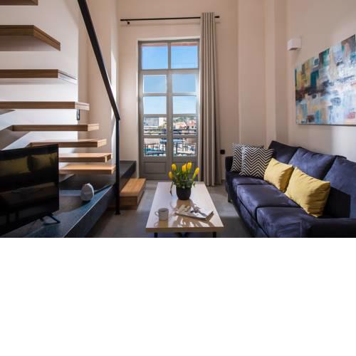 King's Blue , Port View Apartment