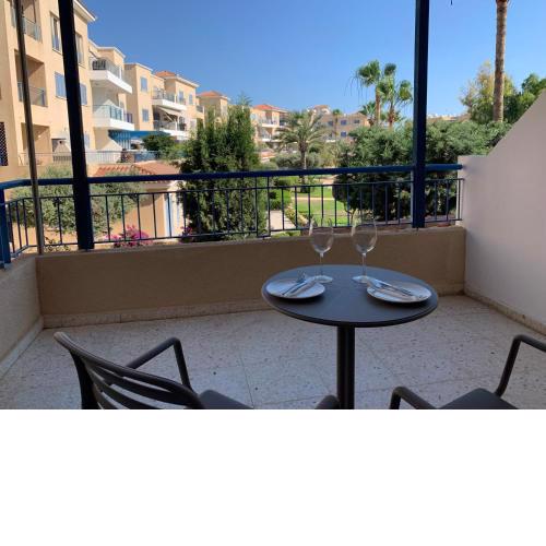 Kings Palace - Modern and stylish pool facing apartment