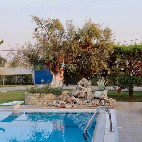 Kipos: Private Luxury Pool Villa Near Mesologgi