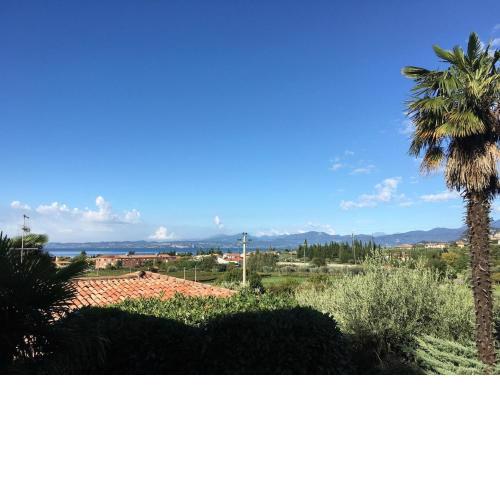 Kleine Ferienvilla in traumhafter Panoramalage mit Blick über den südlichen Gardasee