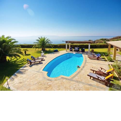Kleismata Villa Sleeps 6 with Pool Air Con and WiFi