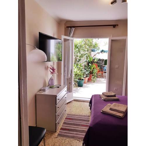 Koukaki - 10 mins walking to Acropolis - Comfy apt with a garden