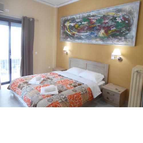 Koukaki-Acropolis roomy with a private veranda apt.
