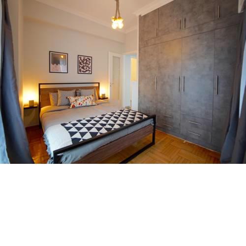 Koukaki home - GREAT location & newly renovated!