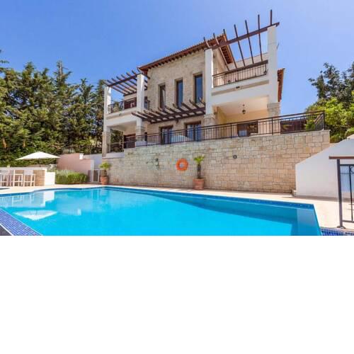 Kouklia Villa Sleeps 10 with Pool Air Con and WiFi