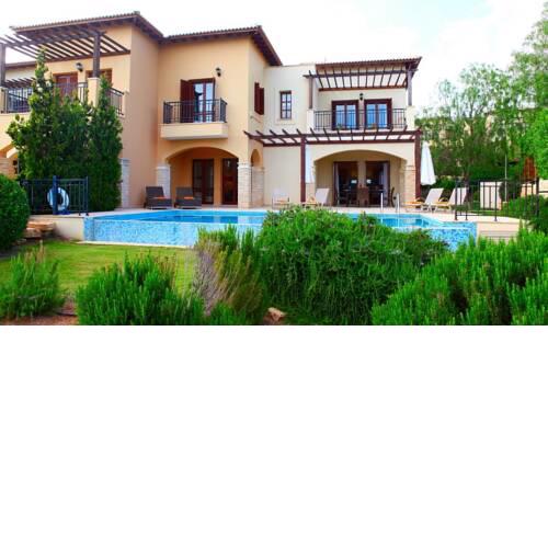 Kouklia Villa Sleeps 6 with Pool Air Con and WiFi