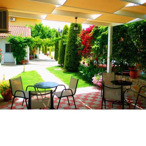 Koulouris Studios & Apartments