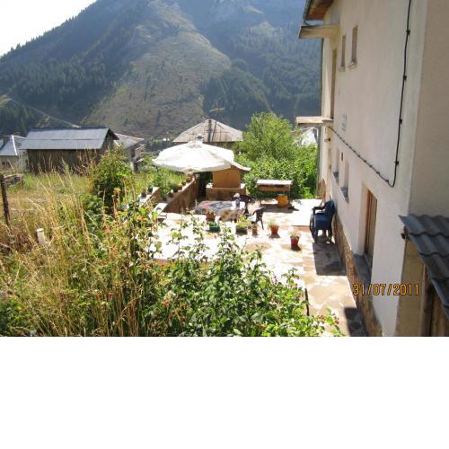 Kristal Guest House