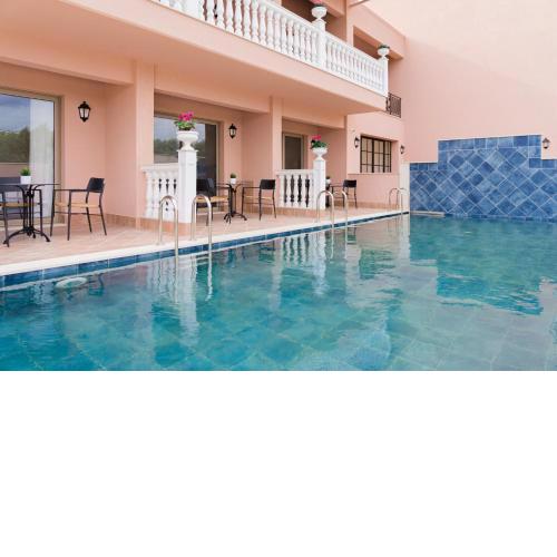 Kseynasa Nikiti Suites
