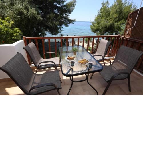 KYANA Big Blue Apartments