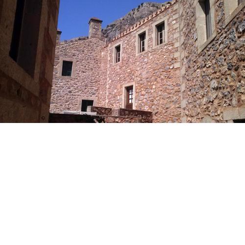 Kyklamino Castlehouse