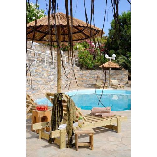 Kymothoi Rooms & Pool Bar