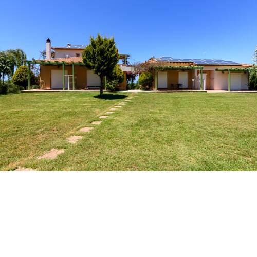 Kyparissia Garden Retreat - Premium Family Suite