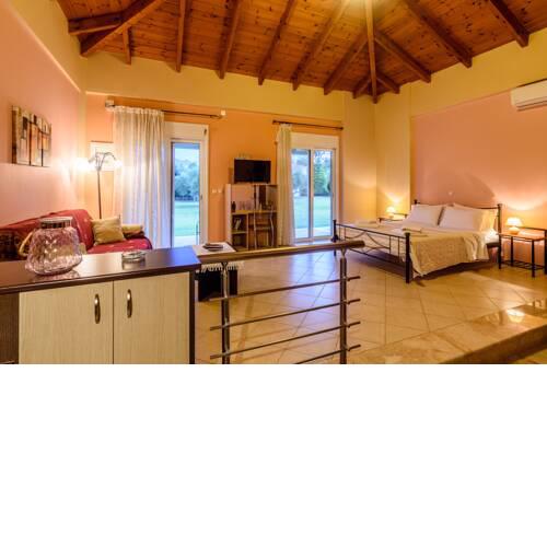 Kyparissia Garden Retreat - Premium Master Suite