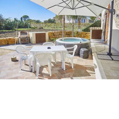 L A Apartments - Rosa