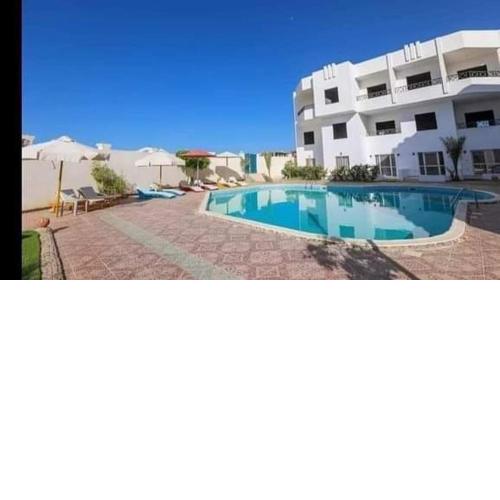 La Bonita Compound 1