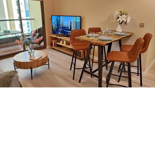 La buena vida holiday homes - Deluxe 3 bedroom apartment on the beach