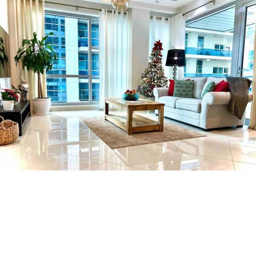 La Buena Vida Holiday Homes Marina-2BR-Parking-Close to Beach & Mall